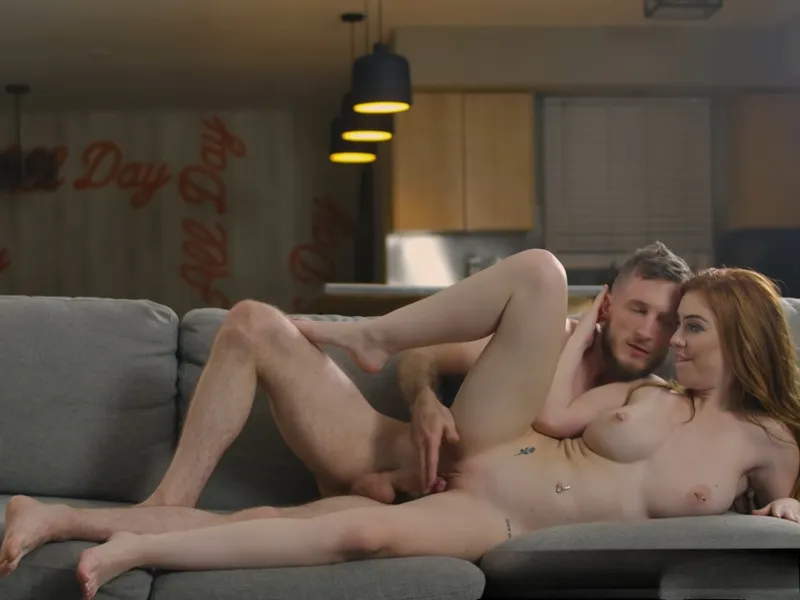 đang tăng ca mà người tình cứ dùng lỗ lồn lôi kéo tôi doggy cùng em